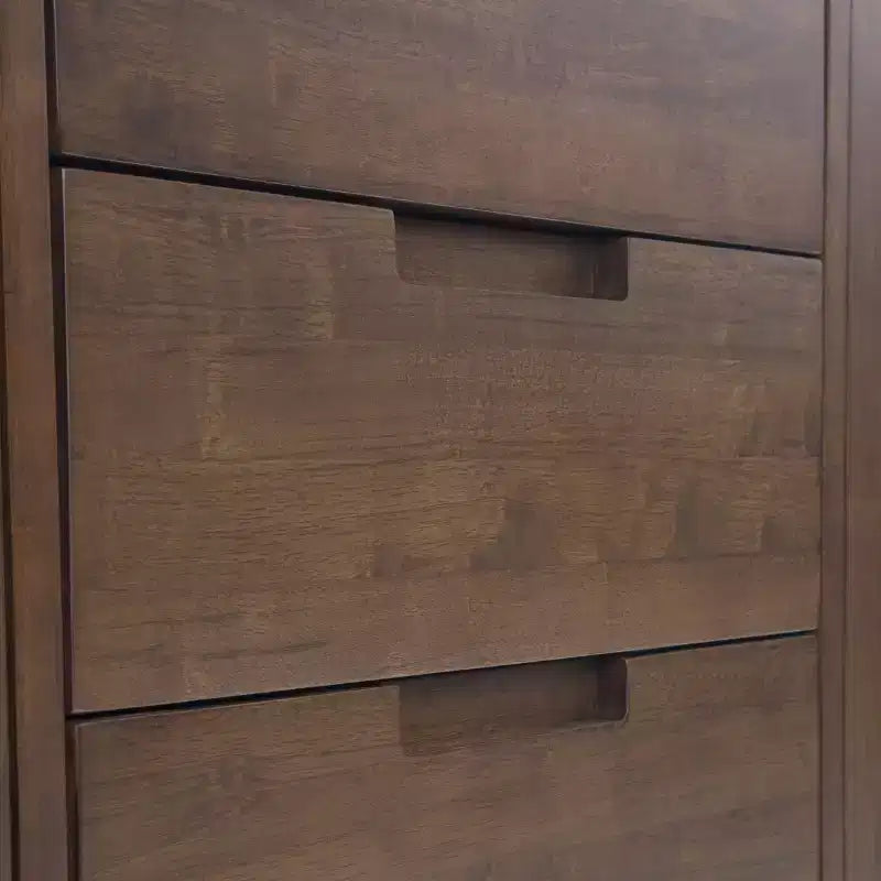 Mobile contenitore Devlin Mid-Century da 60” con cassetti centrali Marrone Noce - WyndenHall: Credenza in legno massello, Ripiani regolabili