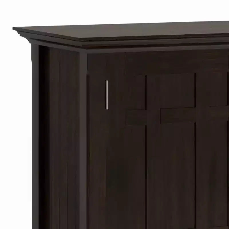 Madia/credenza Bissell in legno naturale - WyndenHall: Portabottiglie, ripiani regolabili, pino e compensato