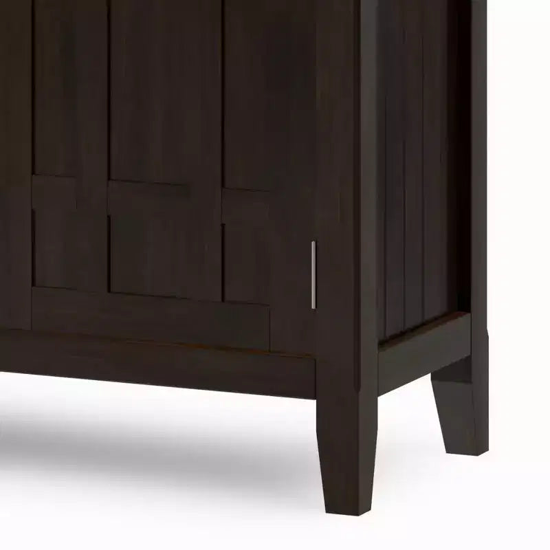 Madia/credenza Bissell in legno naturale - WyndenHall: Portabottiglie, ripiani regolabili, pino e compensato