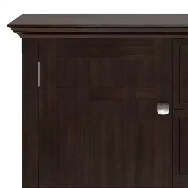 Madia/credenza Bissell in legno naturale - WyndenHall: Portabottiglie, ripiani regolabili, pino e compensato