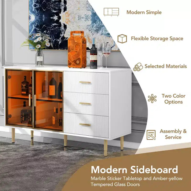 Credenza moderna, mobile contenitore con ante in vetro temperato color ambra e gambe e maniglie in metallo dorato-ModernLuxe