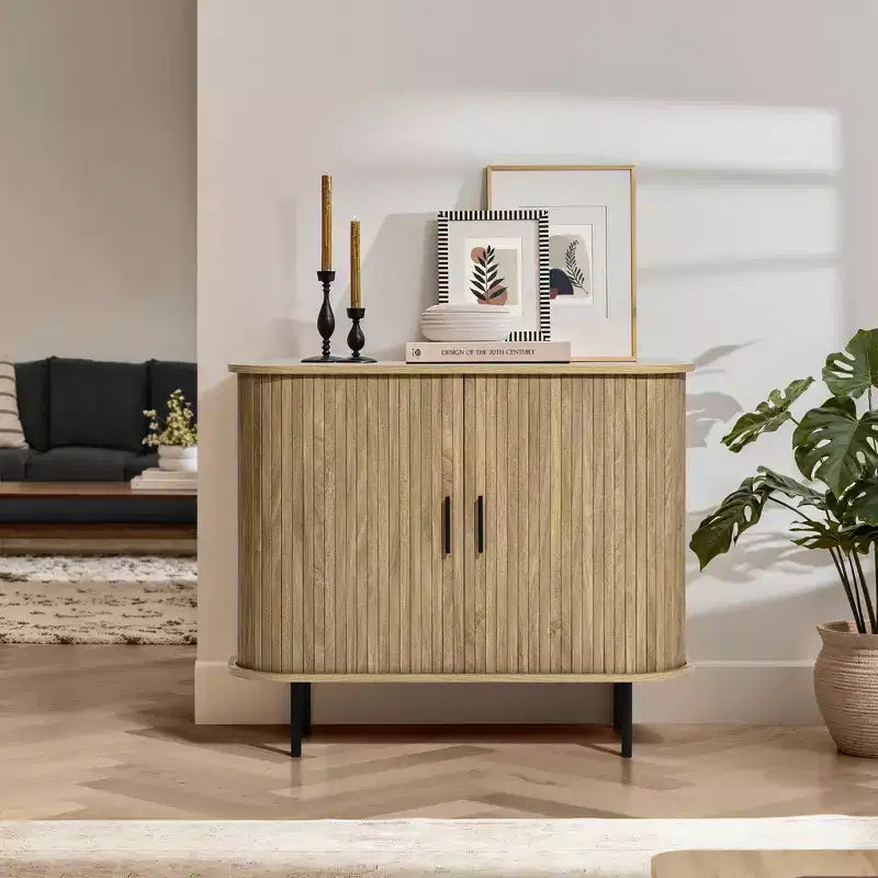 Credenza Buffet LuxenHome con Ante Scorrevoli in Doghe e Ripiano, Mobiletto Accento a 2 Ante Moderno di Metà Secolo, 35 Pollici, Rovere